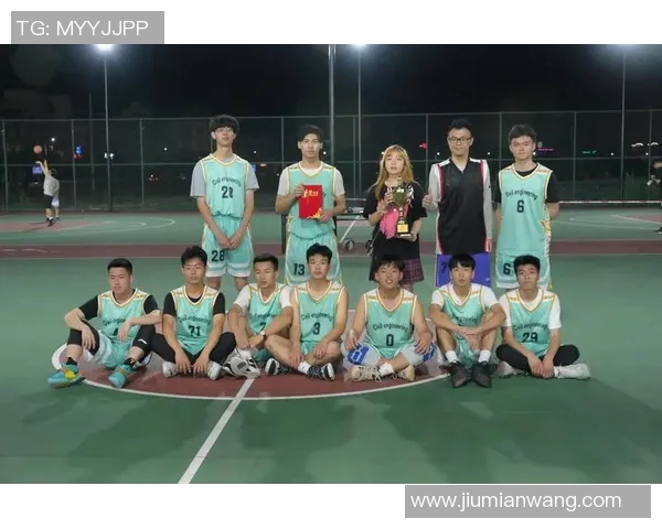 赛后复盘西安篮球队与上海篮球队的团队协作与战术分析探讨